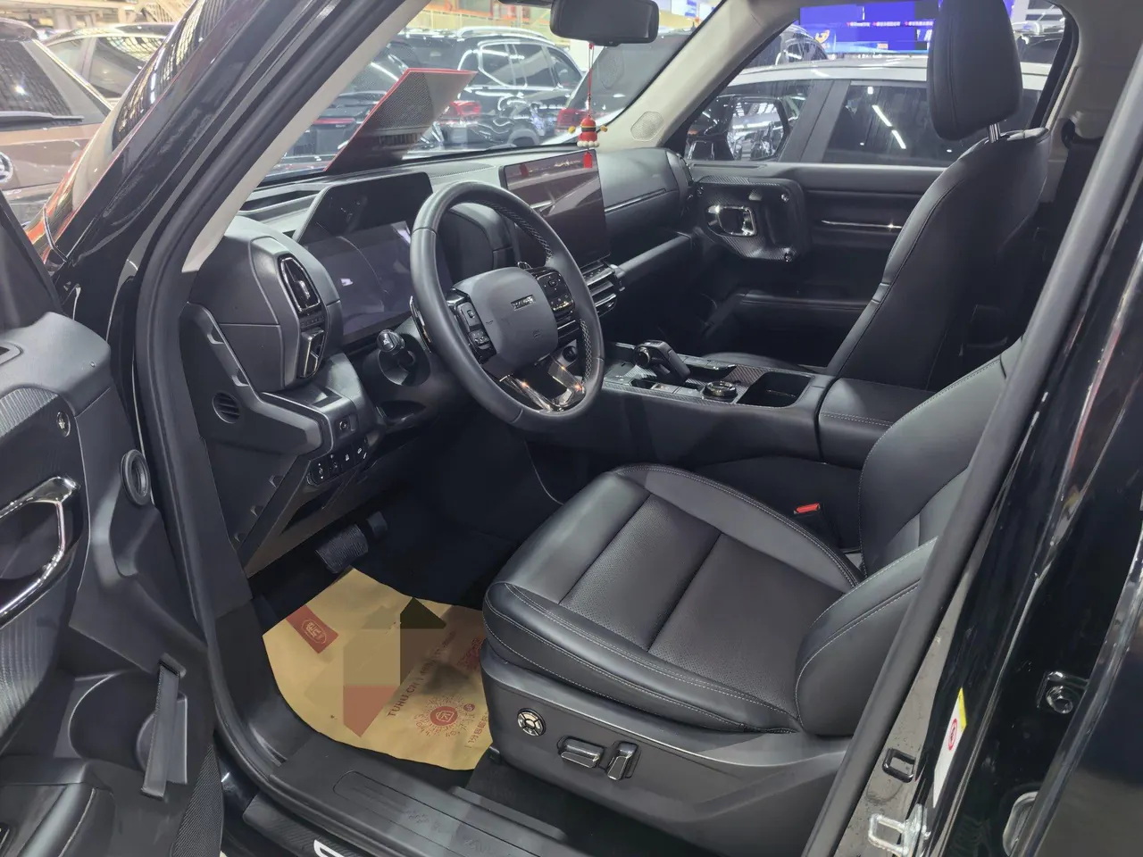 Haval 2023 big dog 2.0T two-wheel drive Chaoye version Plus automatic gear 3