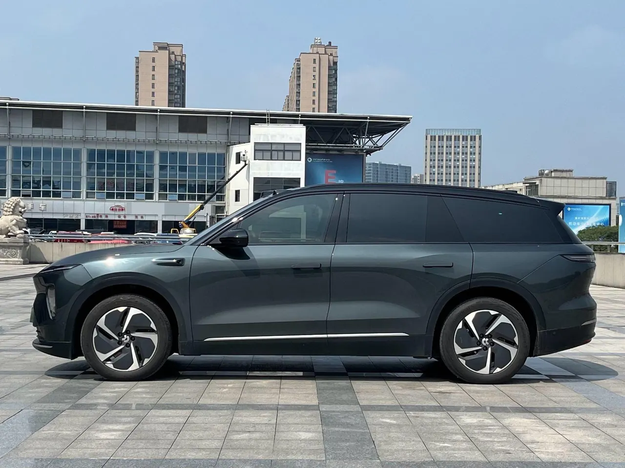 NIO 2023 ES 8 100kWh automatic gear 3