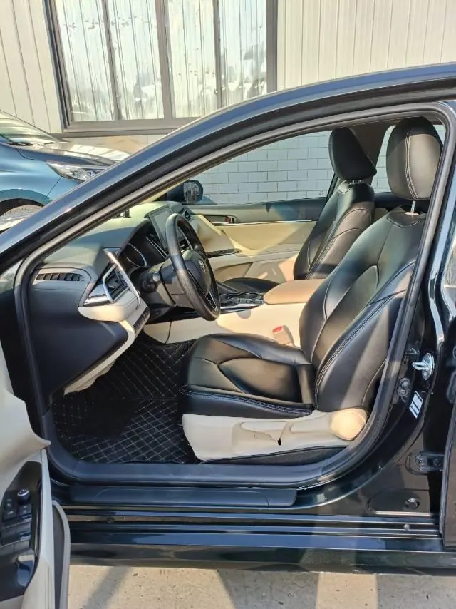 Toyota 2021 Camry 2.0E Stepless Elite Edition Automatic Gear 3