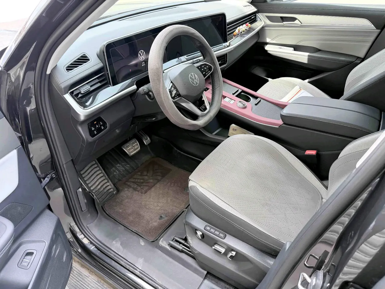 Volkswagen 2024 model tour R-Line 2.0TSI 380TSI four-wheel drive parade all-round automatic transmission 3