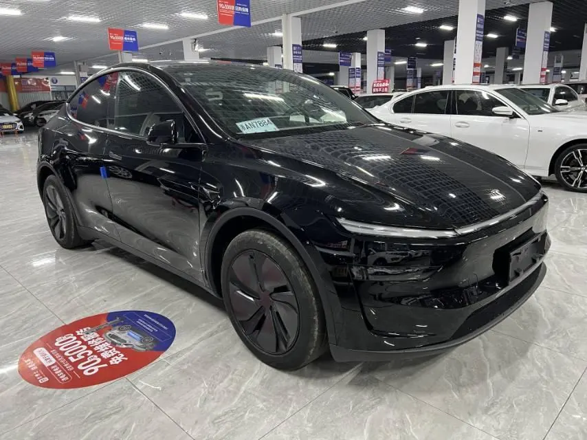 Tesla 2026 Model Y Rear-Wheel-Drive Automatic 3