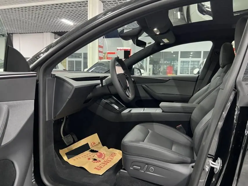 Tesla 2026 Model Y Rear-Wheel-Drive Automatic 4
