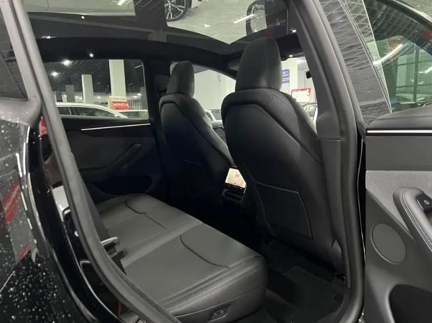 Tesla 2026 Model Y Rear-Wheel-Drive Automatic 6
