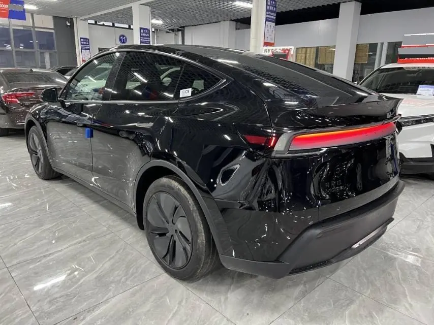 Tesla 2026 Model Y Rear-Wheel-Drive Automatic 7