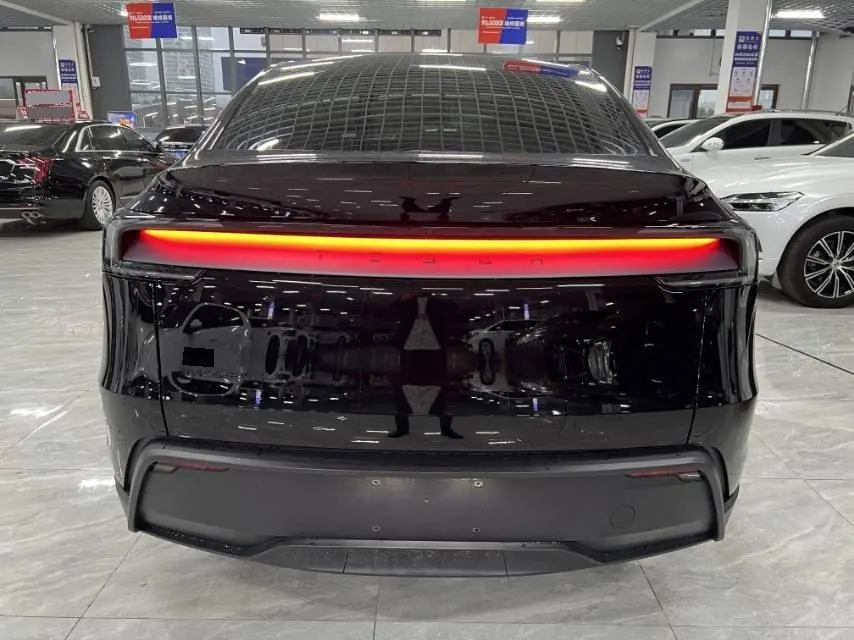 Tesla 2026 Model Y Rear-Wheel-Drive Automatic 8