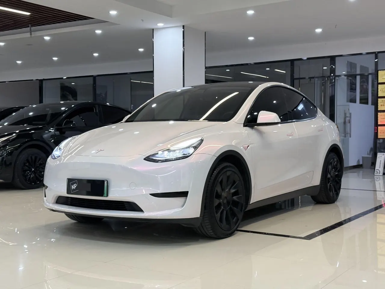 Tesla 2022 Model Y rear-wheel drive version (facelift) automatic gear - View 1