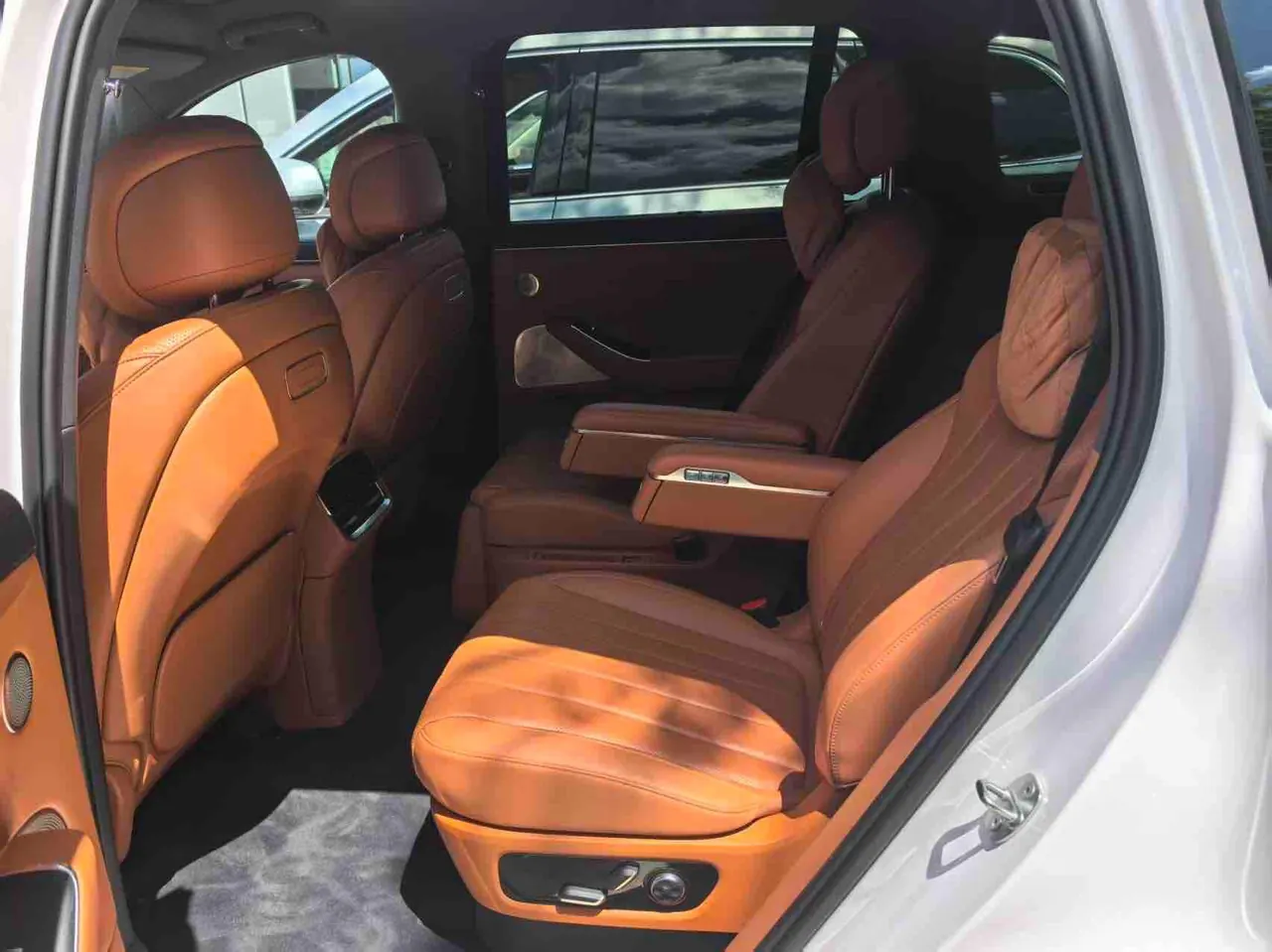AITO 2026 AITO M7 extended range Ultra 4-wheel drive version 6 seats (192-line laser Radar) automatic gear 3