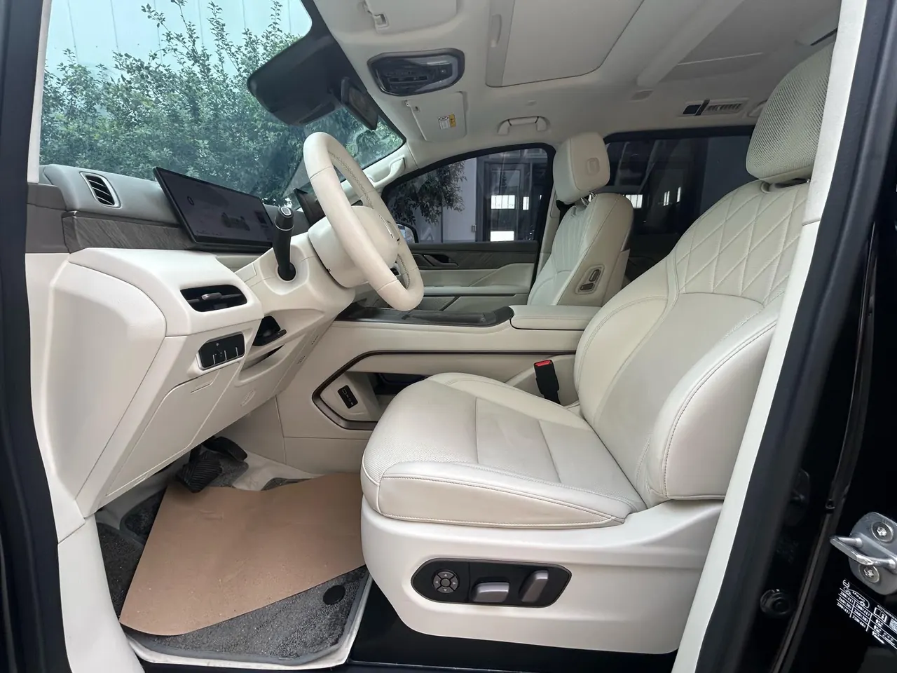 WEY 2025 VV7 Hi4 1.5T Four-Wheel-Drive Automatic Model 7