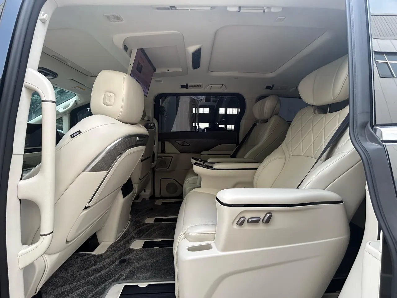 WEY 2025 VV7 Hi4 1.5T Four-Wheel-Drive Automatic Model 8
