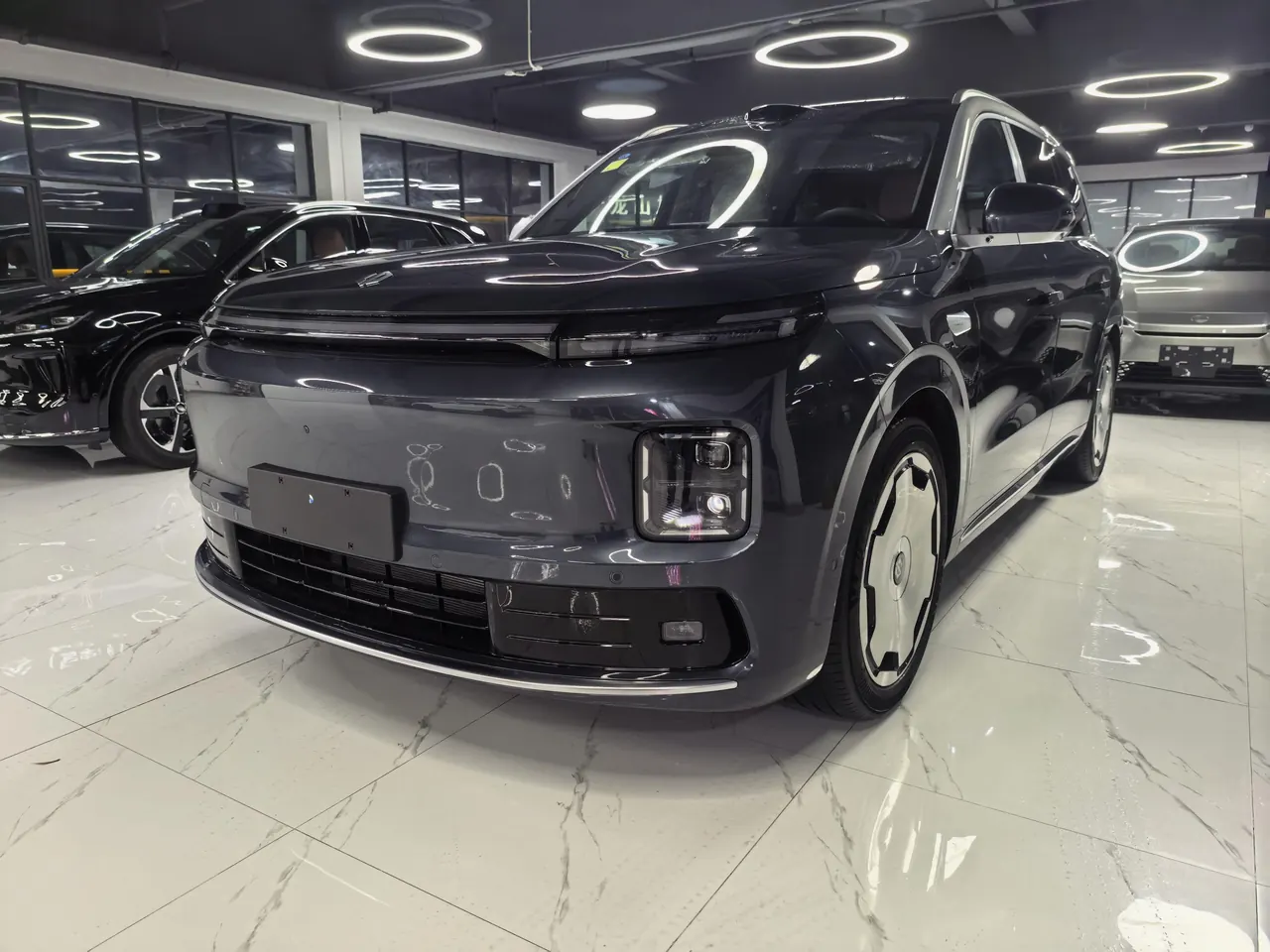 Open image lightbox: Leapmotor 2026 D 19 500 Zhizun Edition 7-seat Automatic Gear