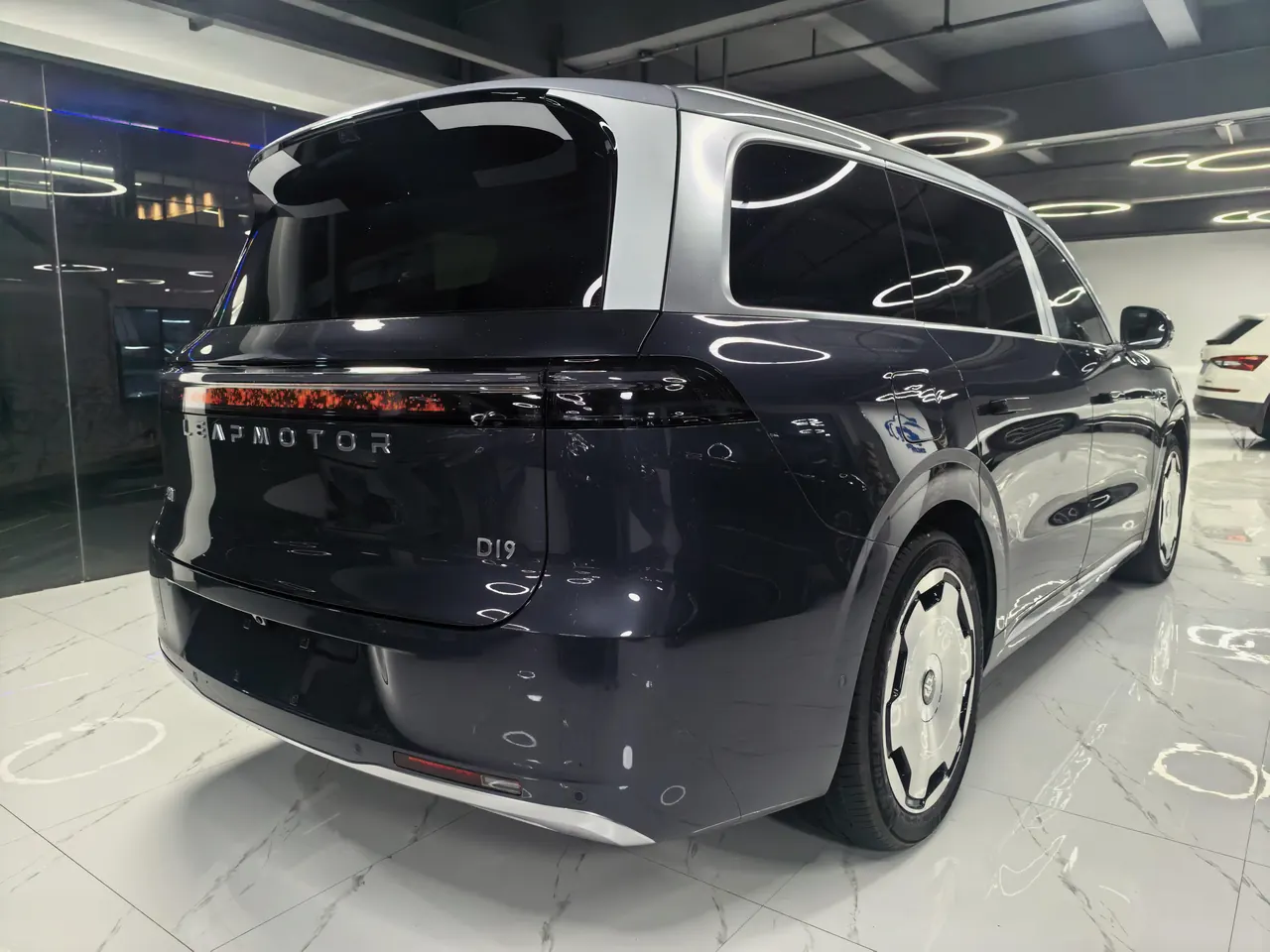 Leapmotor 2026 D 19 500 Zhizun Edition 7-seat Automatic Gear 4