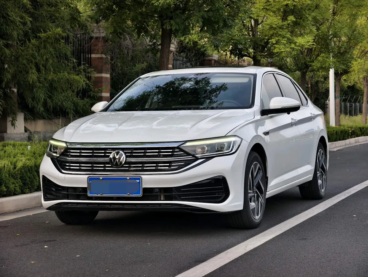 Volkswagen 2023 Sagitar 1.5TSI 300TSI Exceed Edition Automatic - View 1