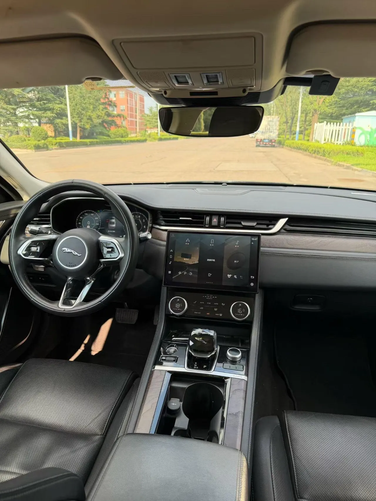 Jaguar 2021 XFL 2.0T P 12500.00g Drive Enjoy Deluxe Edition Automatic Gear 6