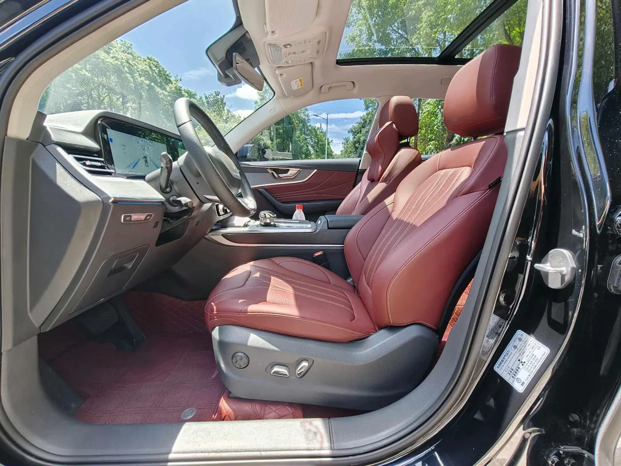 HongQi 2025 HS5 2.0T Two-Drive Flag Enjoy Pro Edition Automatic Gear 9
