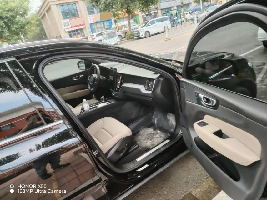 Volvo 2026 XC60 48V 2.0T B5 All-Wheel Drive Intelligent Luxury Edition Automatic Transmission 5