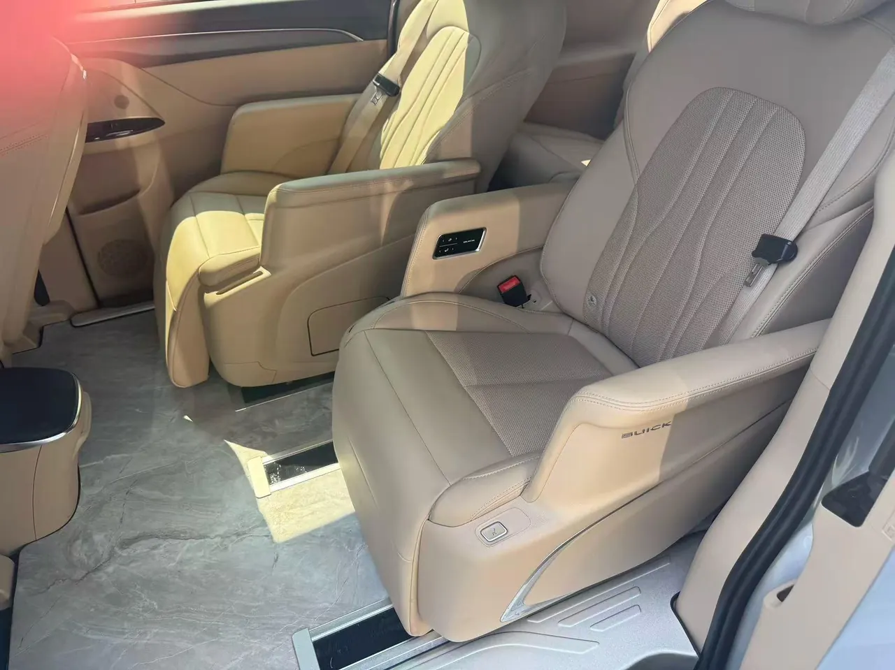 Buick 2025 GL8 Lu Shang 1.5T Premium Edition 7-seat Automatic Gear 5