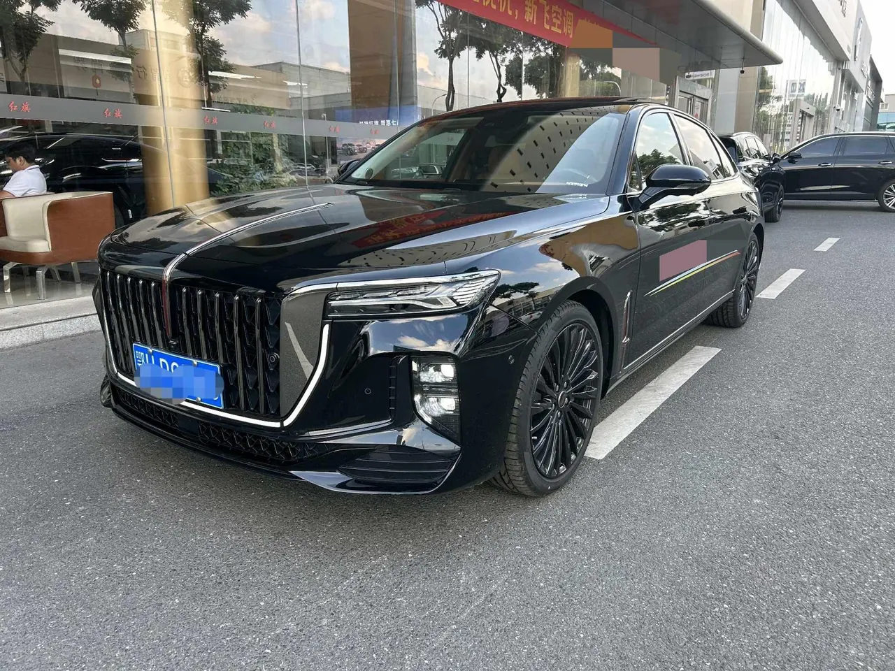 Открыть галерею: HongQi 2025 H9 48V 2.0T two-wheel drive flag smooth private fashion version 5 automatic gear