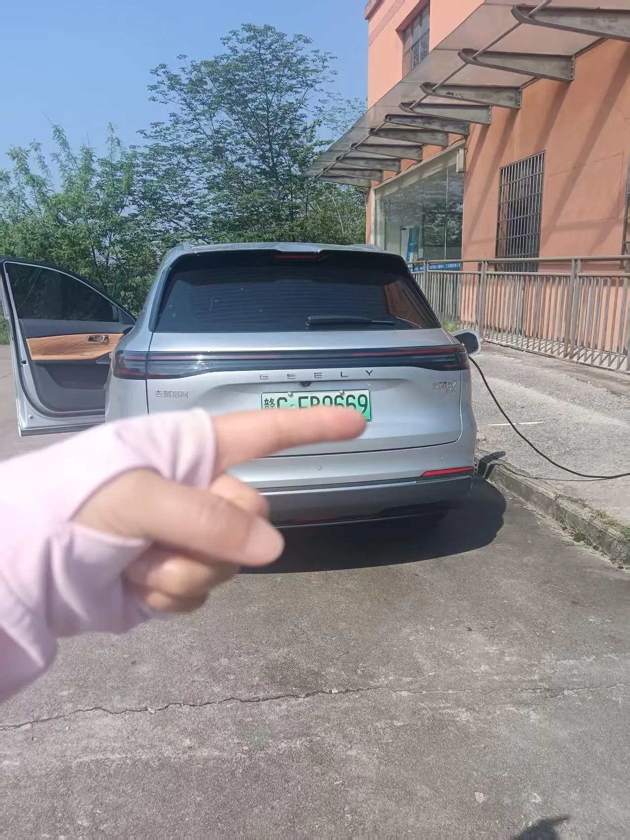 Geely Galaxy 2025 Starship 7 EM-i 1.5 120km Discovery Edition Automatic Gear 6