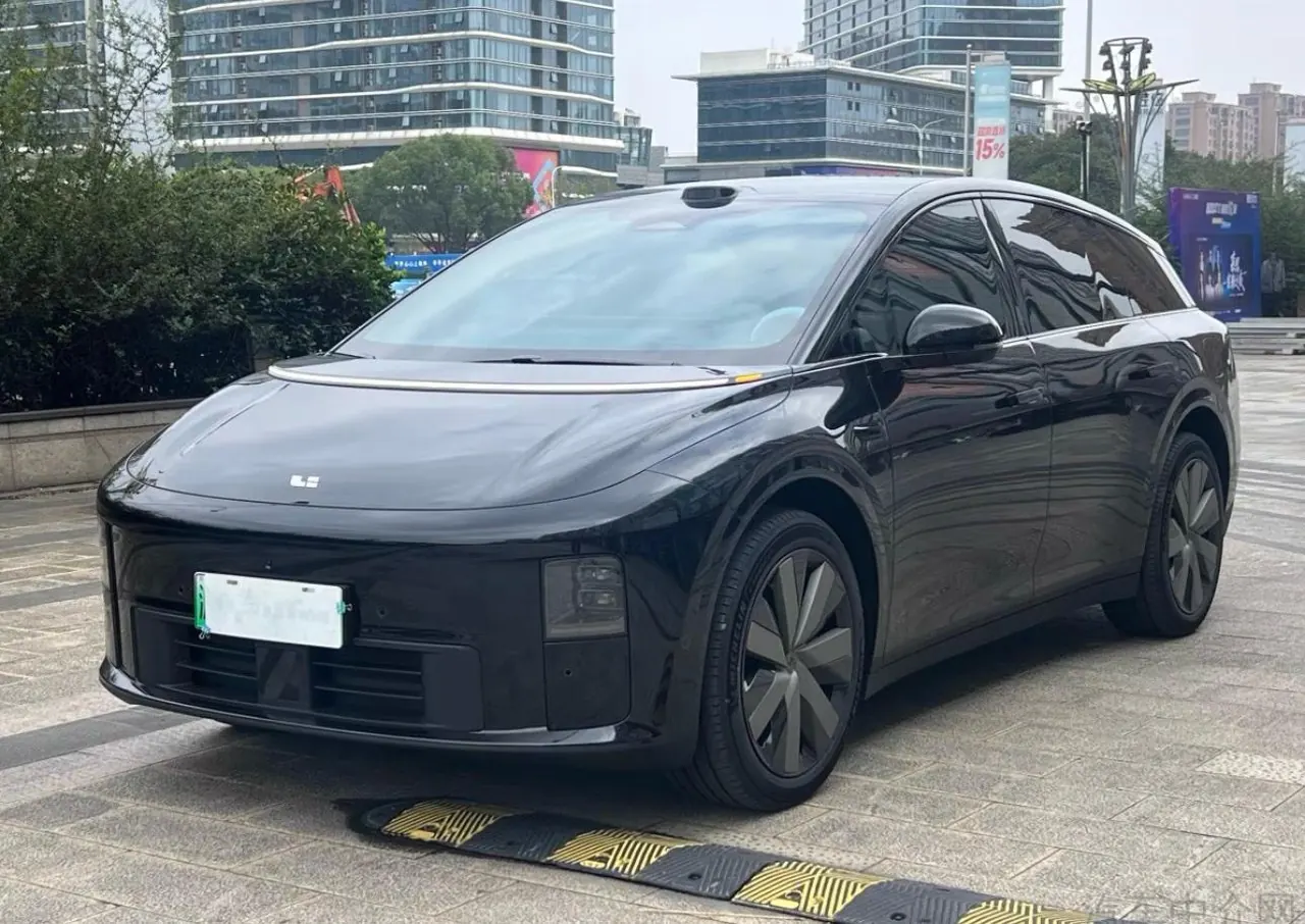 Open image lightbox: Li 2025 i6 four-wheel drive basic automatic transmission