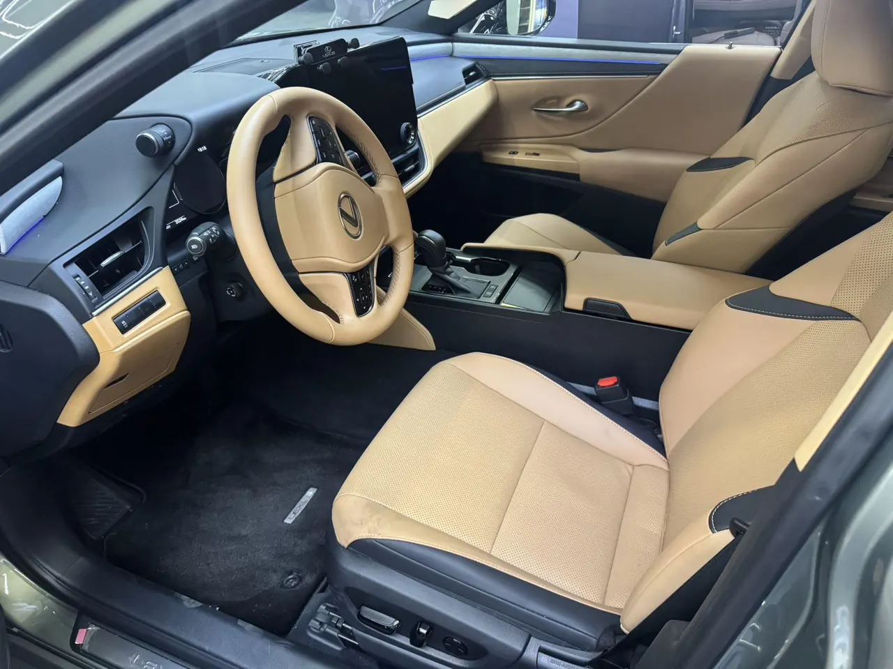 Lexus ES (Imported) 2025 ES200 2.0 Stepless Edition Automatic Gear 3