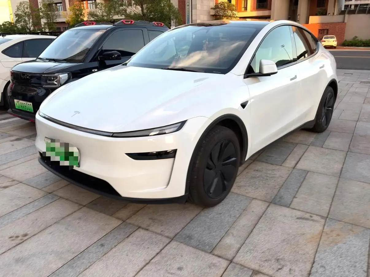 Tesla 2026 Model Y Rear-Wheel-Drive Automatic - View 1