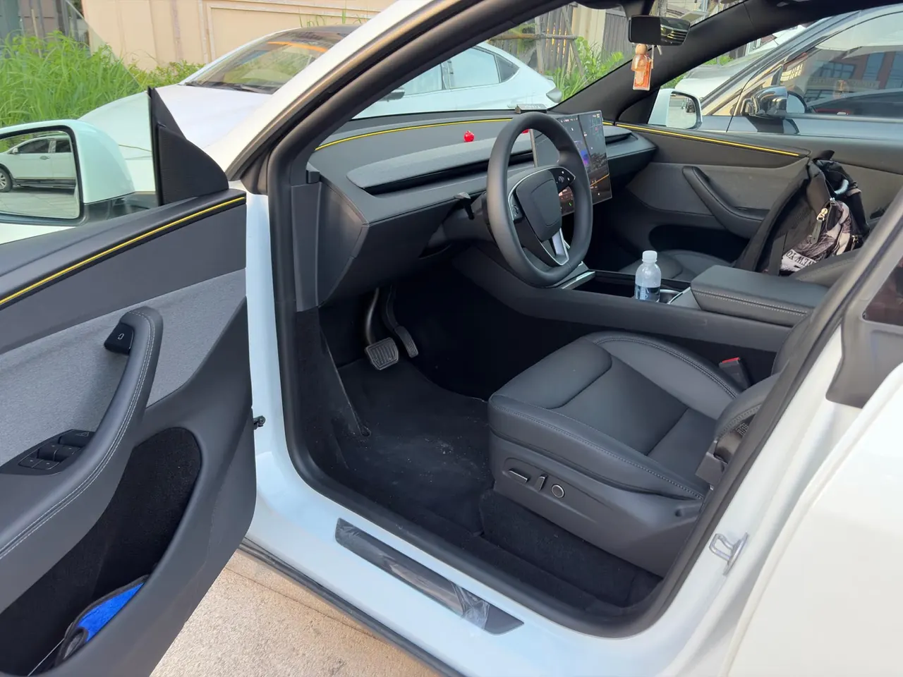 Tesla 2026 Model Y Rear-Wheel-Drive Automatic 4