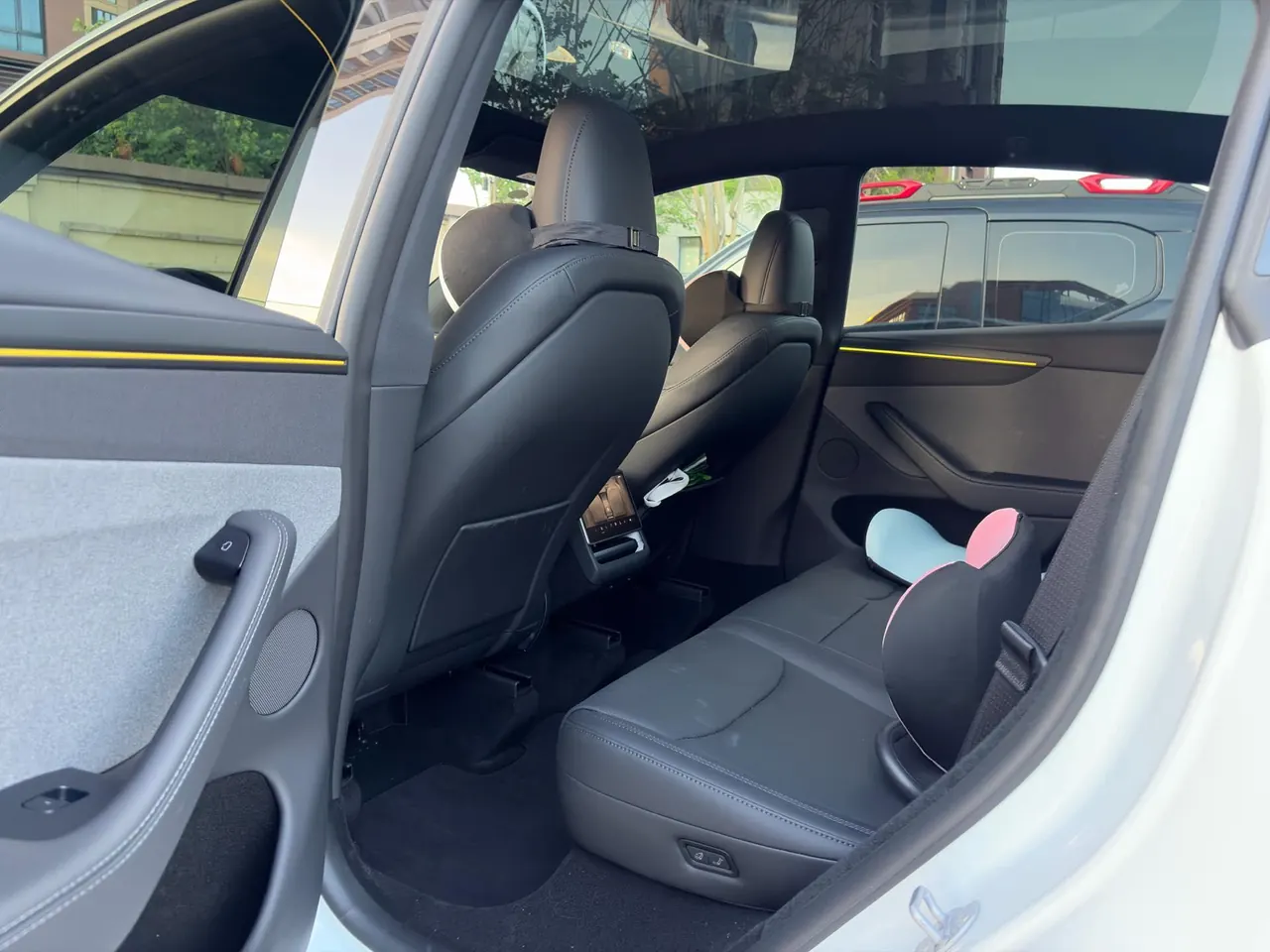 Tesla 2026 Model Y Rear-Wheel-Drive Automatic 5