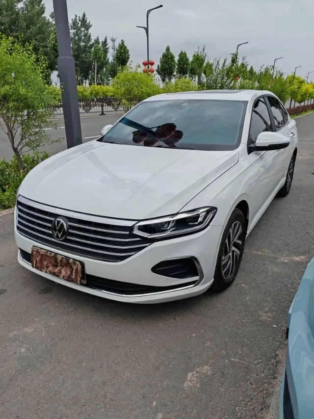 Volkswagen 2024 LaVida 1.5 5 Million Edition Automatic - View 1