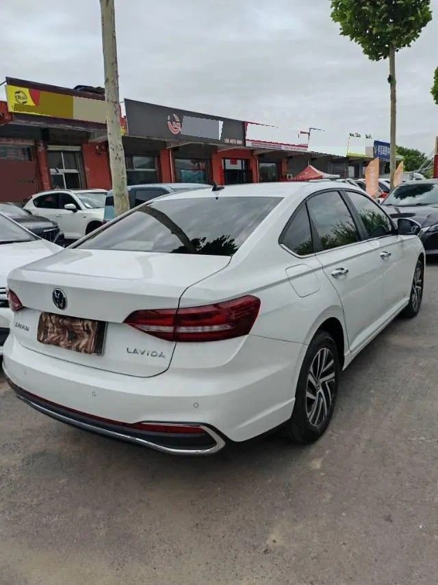 Volkswagen 2024 LaVida 1.5 5 Million Edition Automatic 4
