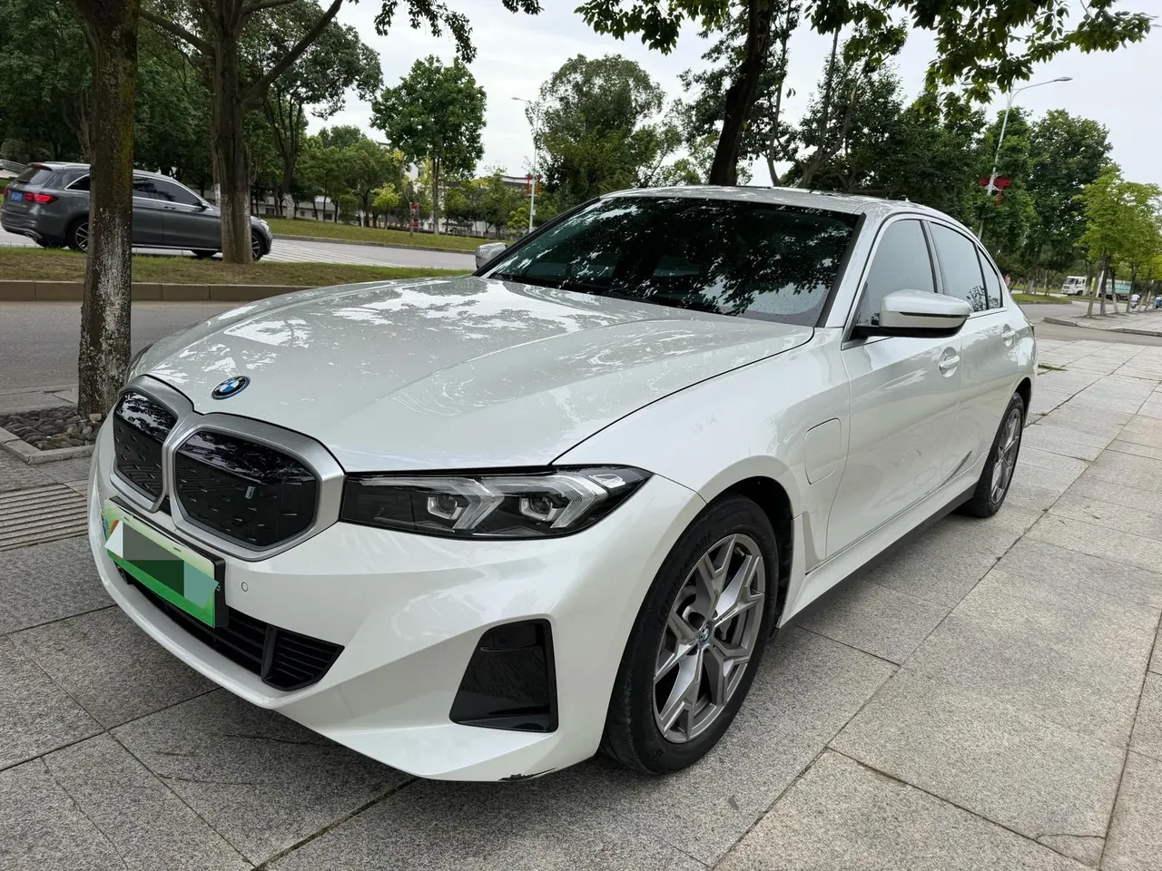 BMW 2022 i3 eDrive 35L automatic gear - View 1
