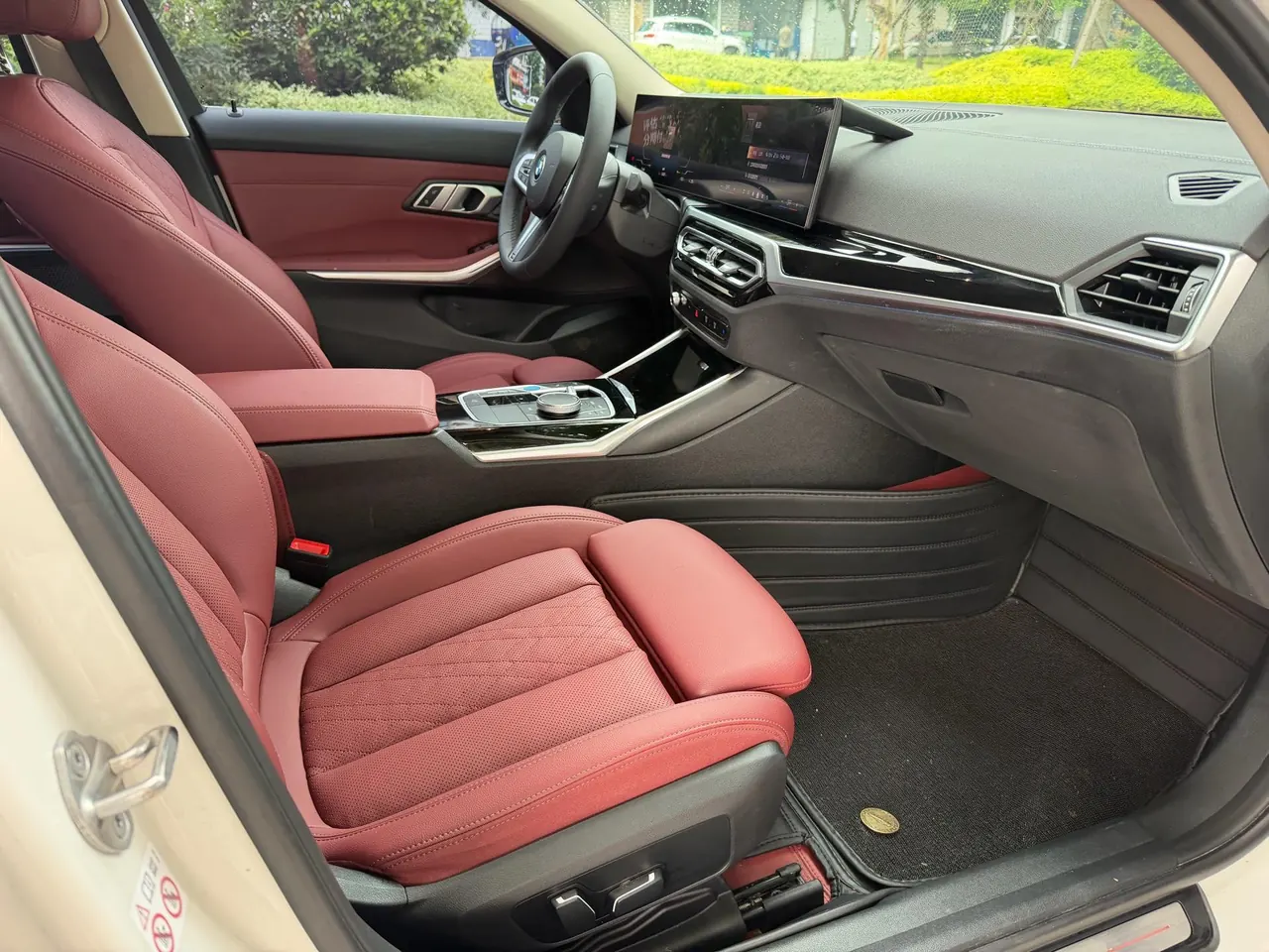 BMW 2022 i3 eDrive 35L automatic gear 3