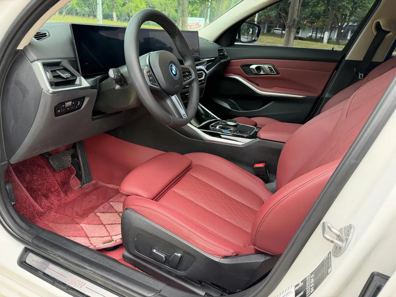BMW 2022 i3 eDrive 35L automatic gear 4