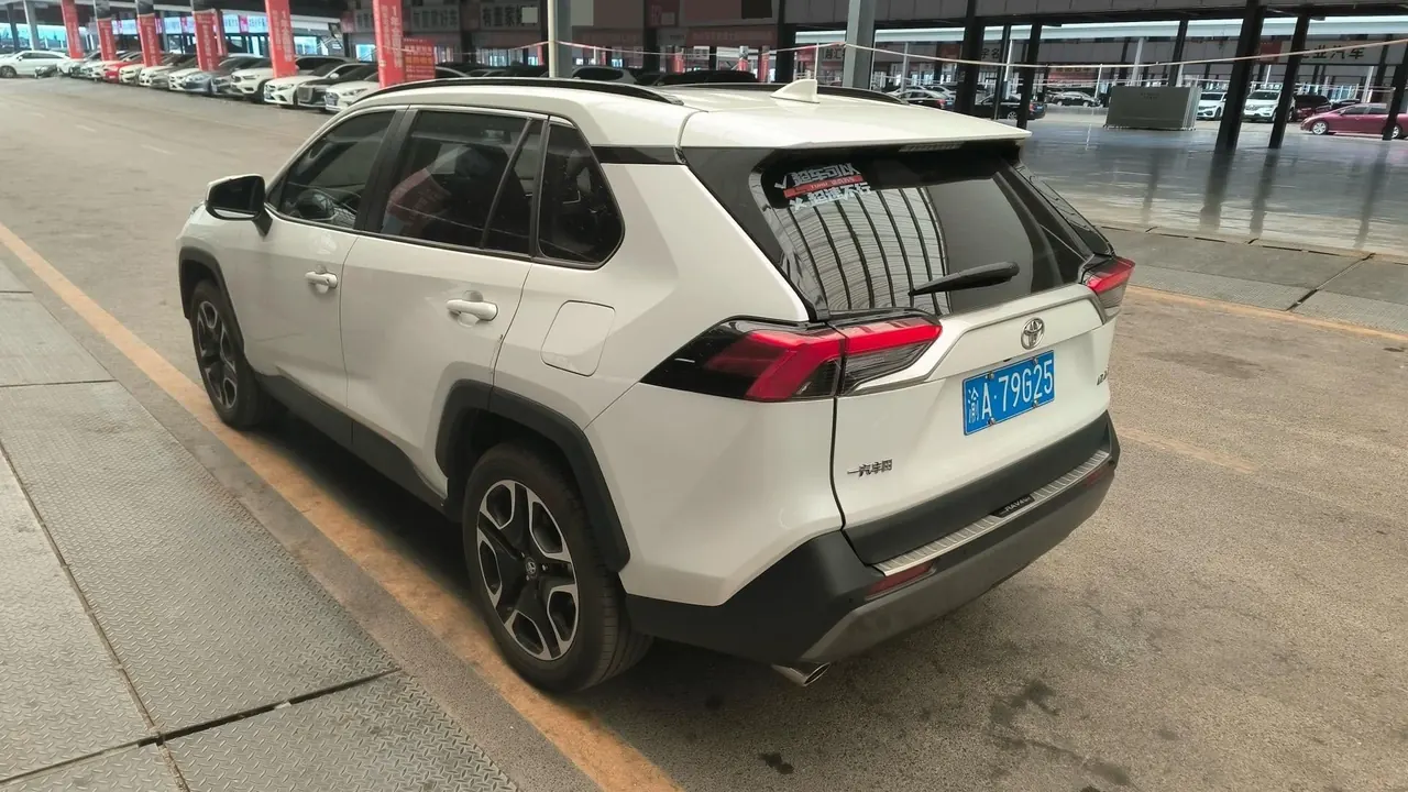 Toyota 2021 RAV4 Rongbo 2.0 Stepless Two-Drive Premium Edition Automatic Gear 3