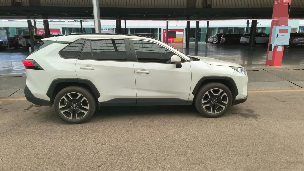 Toyota 2021 RAV4 Rongbo 2.0 Stepless Two-Drive Premium Edition Automatic Gear 6