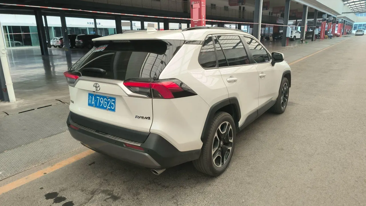 Toyota 2021 RAV4 Rongbo 2.0 Stepless Two-Drive Premium Edition Automatic Gear 8