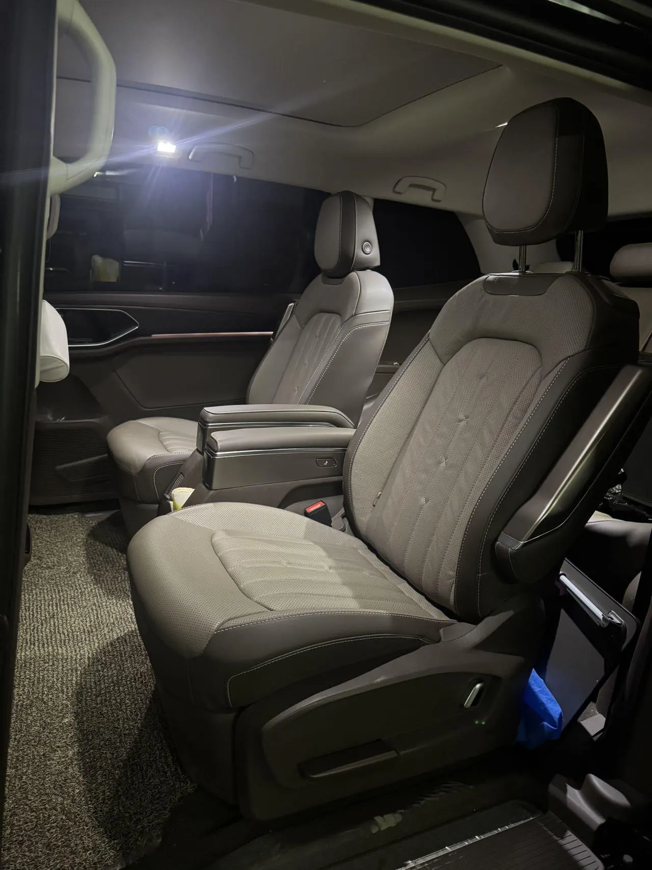 Volkswagen 2023 models of Viran (Viloran) 2.0TSI 330TSI Deluxe Edition Automatic Gear 3