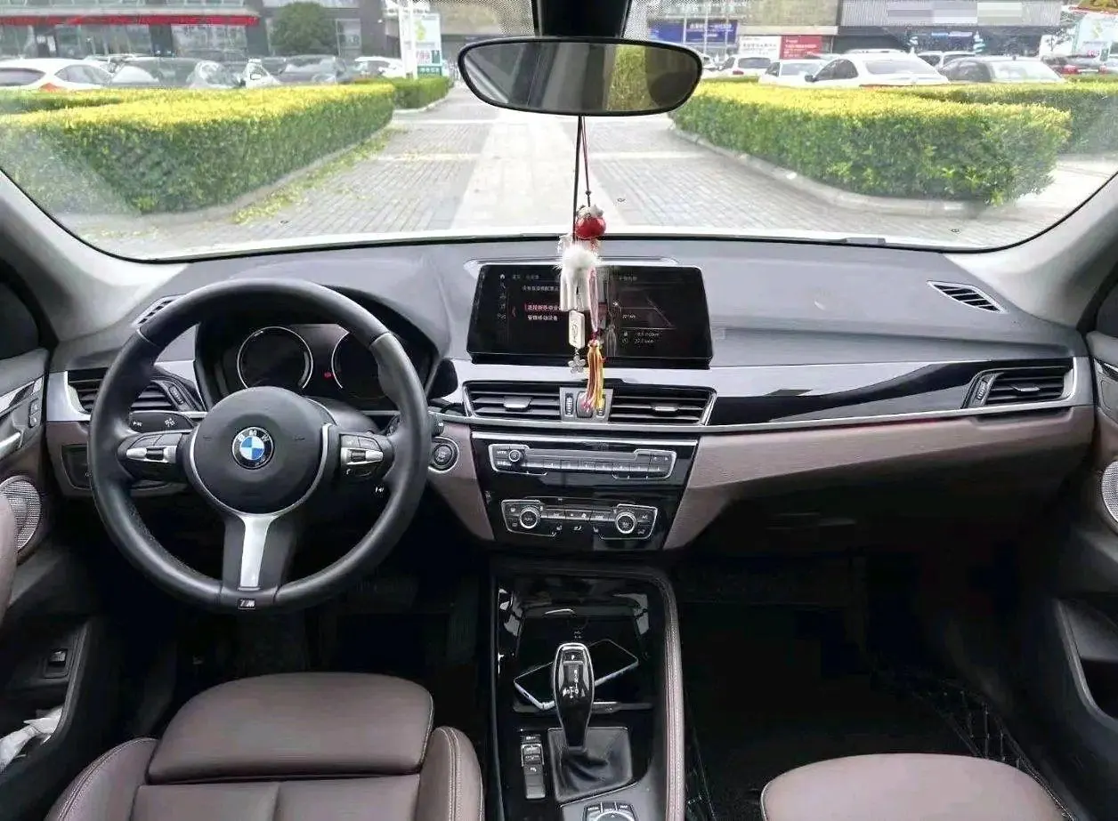 BMW 2022 X1 sDrive20Li 1.5T exclusive automatic gear 5