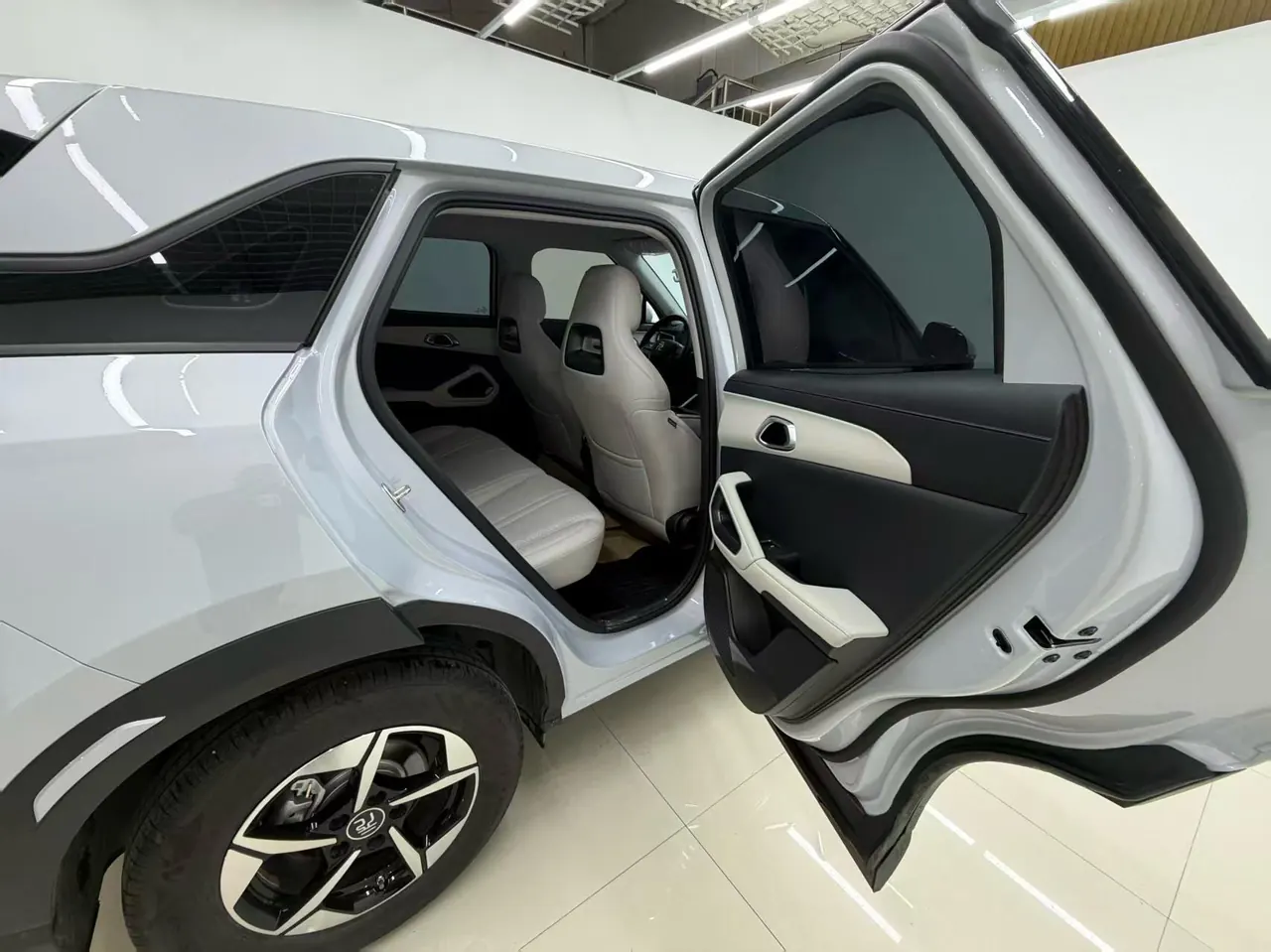 BYD 2025 Yuan UP Smart Driving 401KM Vital Automatic Gear 7
