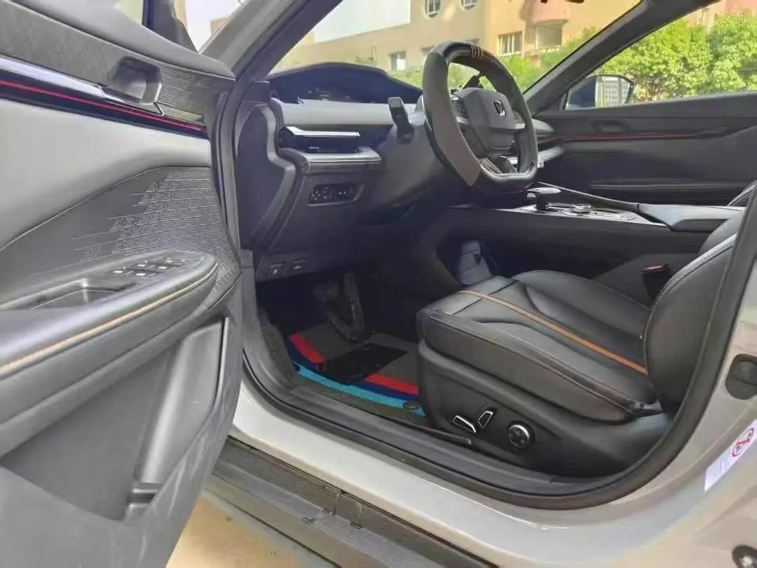 ChangAn 2024 UNI-V 1.5T Prestige Automatic 4