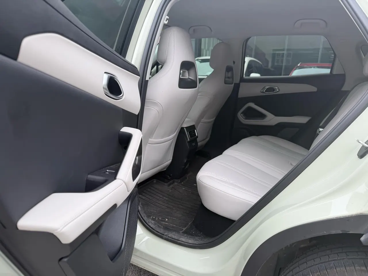 BYD 2025 Yuan UP 301KM Pilot Automatic Gear 8