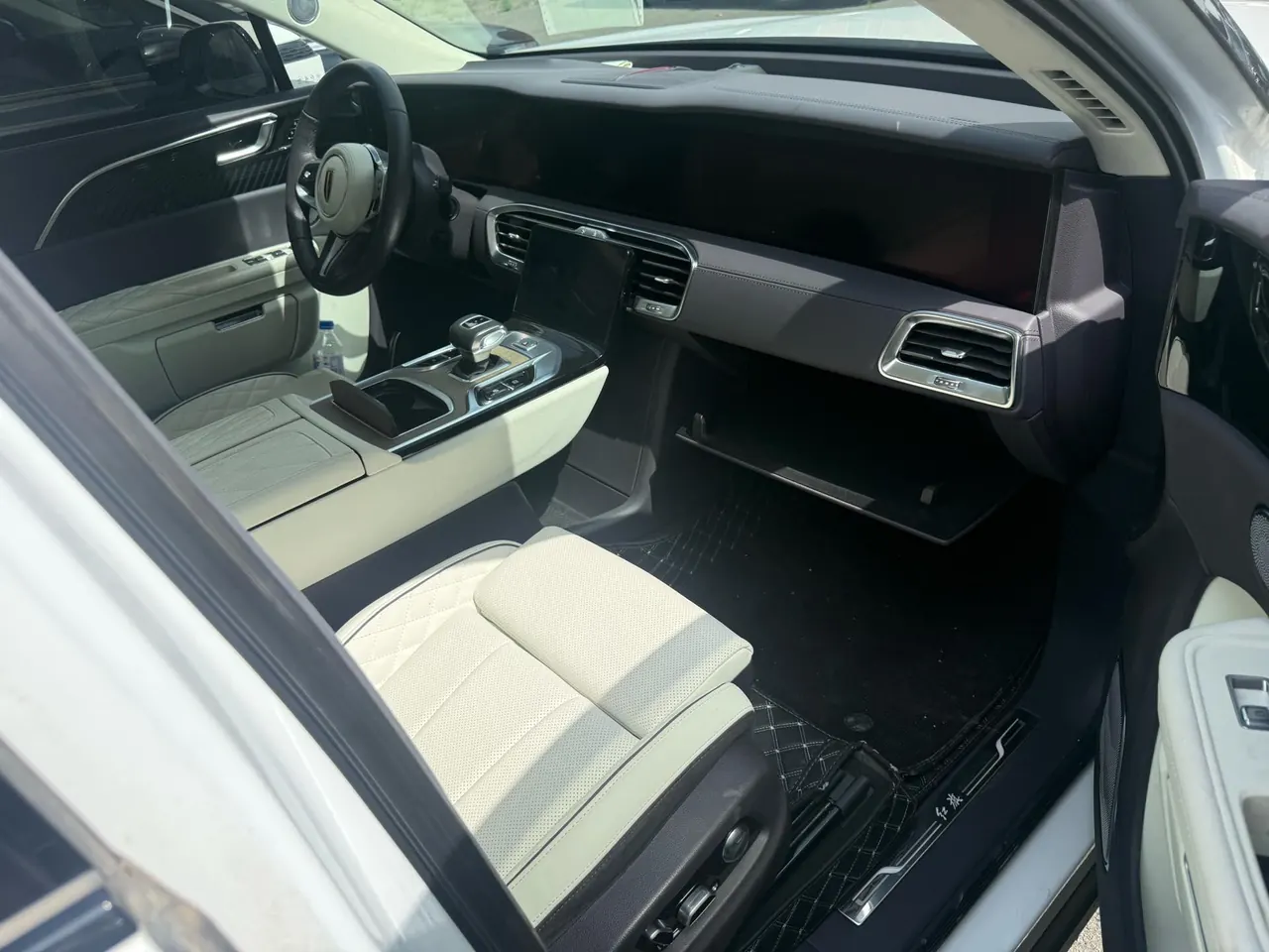HongQi 2022 E-HS 9 660km Flag Collar Edition 4-seat Automatic Gear 3