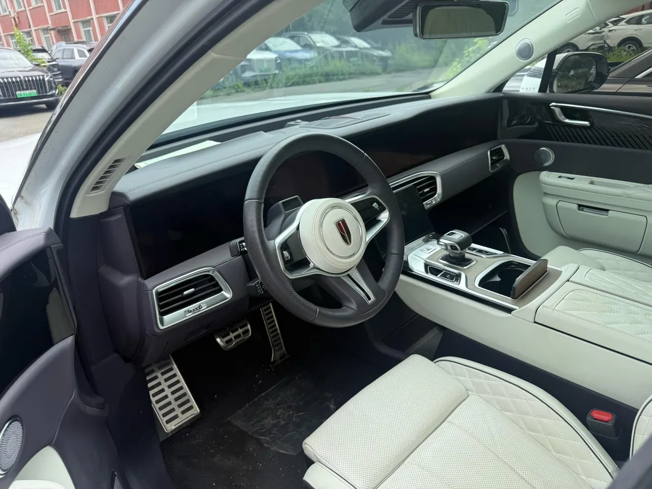 HongQi 2022 E-HS 9 660km Flag Collar Edition 4-seat Automatic Gear 4