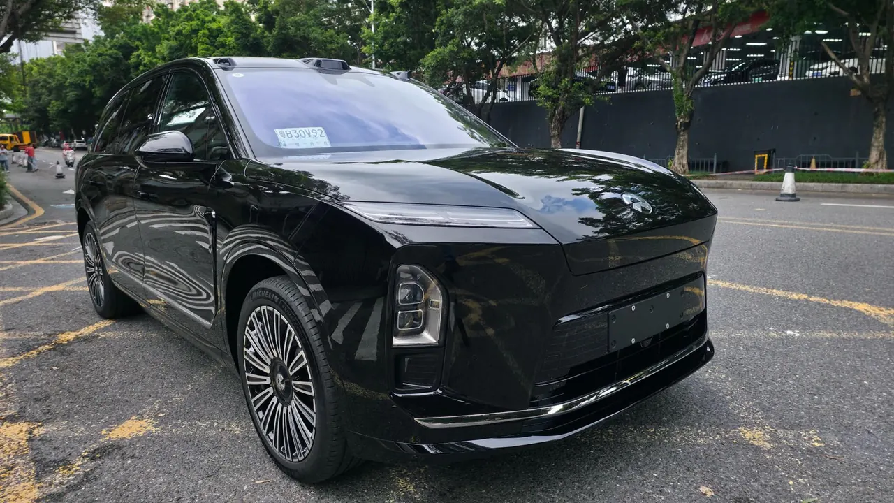 NIO 2026 ES8 6-seat executive deluxe automatic gear 3