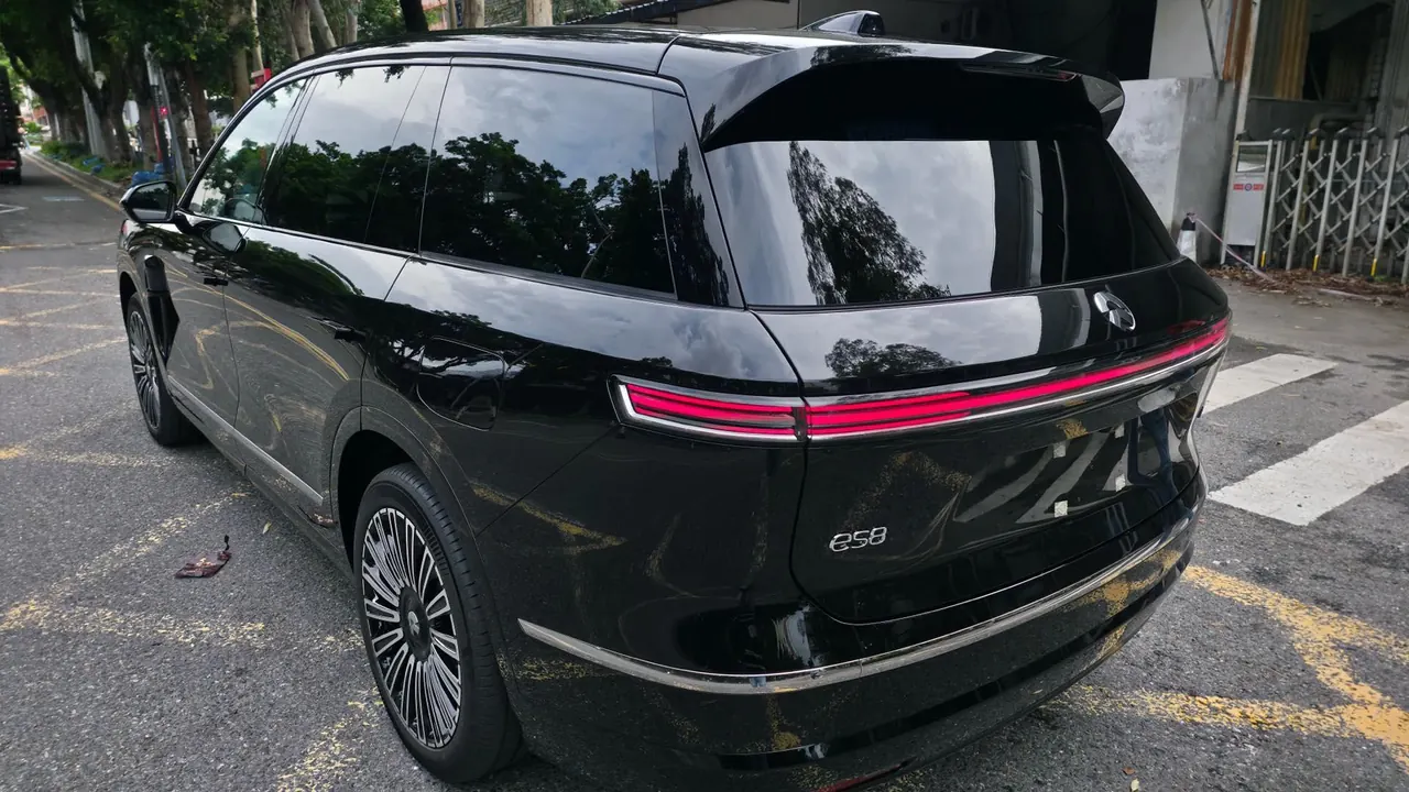 NIO 2026 ES8 6-seat executive deluxe automatic gear 8