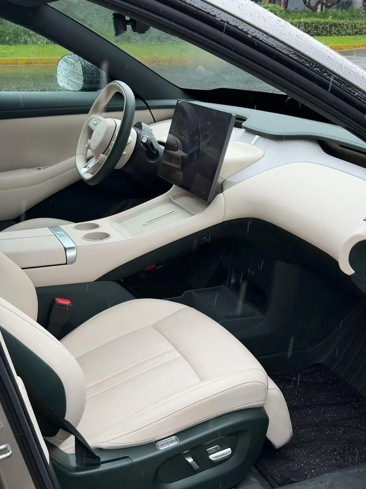 MI 2025 YU7 Long Endurance Four-wheel Drive Pro Edition Automatic Gear 3