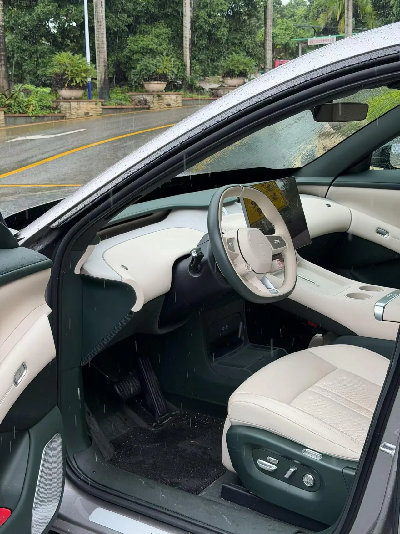 MI 2025 YU7 Long Endurance Four-wheel Drive Pro Edition Automatic Gear 5