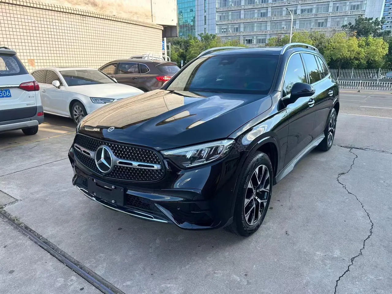 Mercedes Benz 2025 GLC 260 L 4MATIC 48V 2.0T Dynamic 5-seat Automatic Gear - View 1