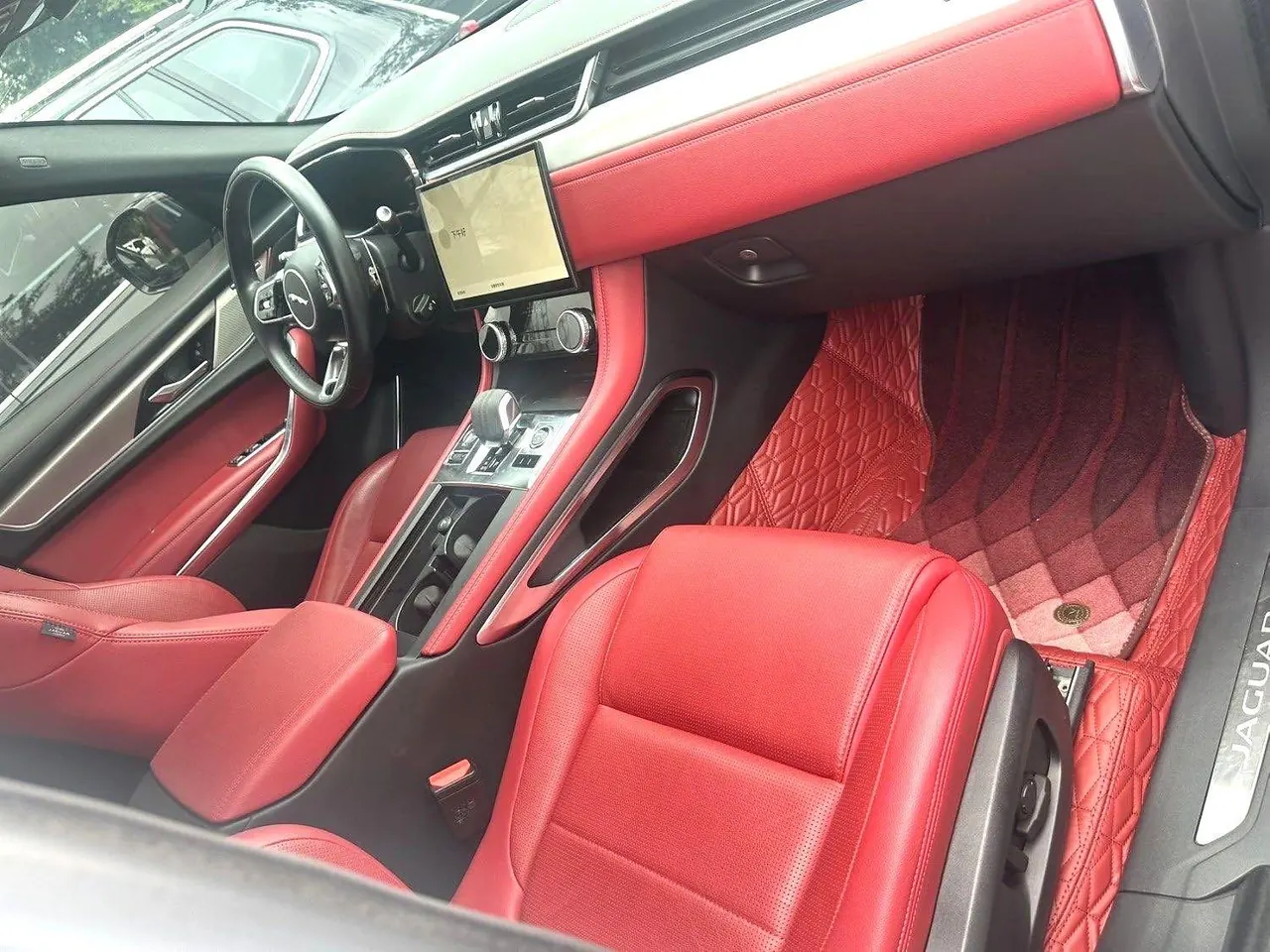 Jaguar F-PACE (Imported) 2024 F-PACE 2.0T P250 R-Dynamic SE Automatic Gear 4