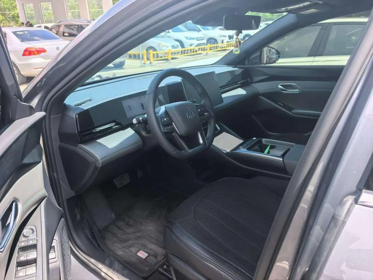 BYD 2025 Qin L EV 470KM Leading Automatic Gear 4