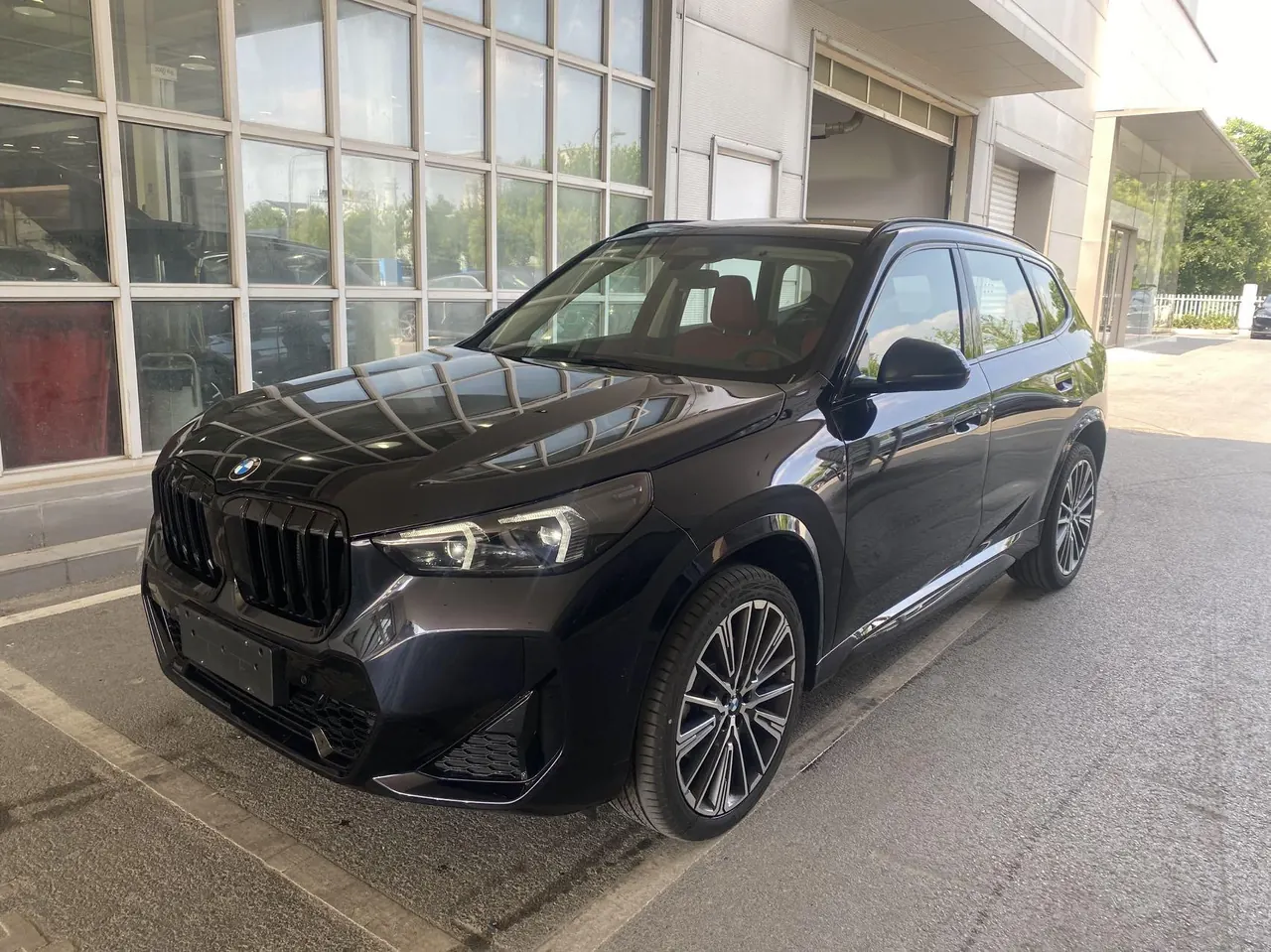 BMW 2026 X1 xDrive25Li 2.0T M sports obsidian night suit automatic gear - View 1